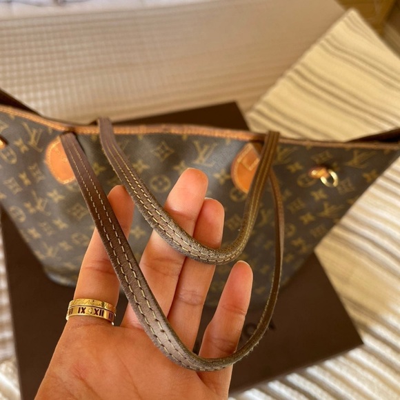 Authentic Louis Vuitton Neverfull mm - Picture 2 of 12